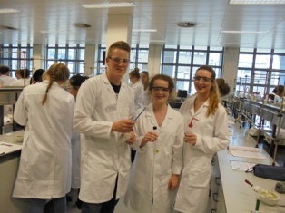 students in chem lab